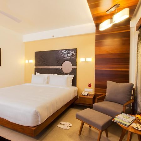 Hotel Cosmopolitan Ahmedabad Exterior photo