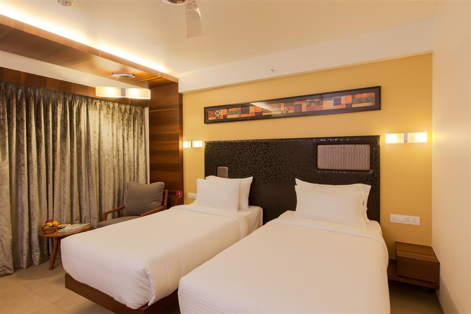 Hotel Cosmopolitan Ahmedabad Exterior photo