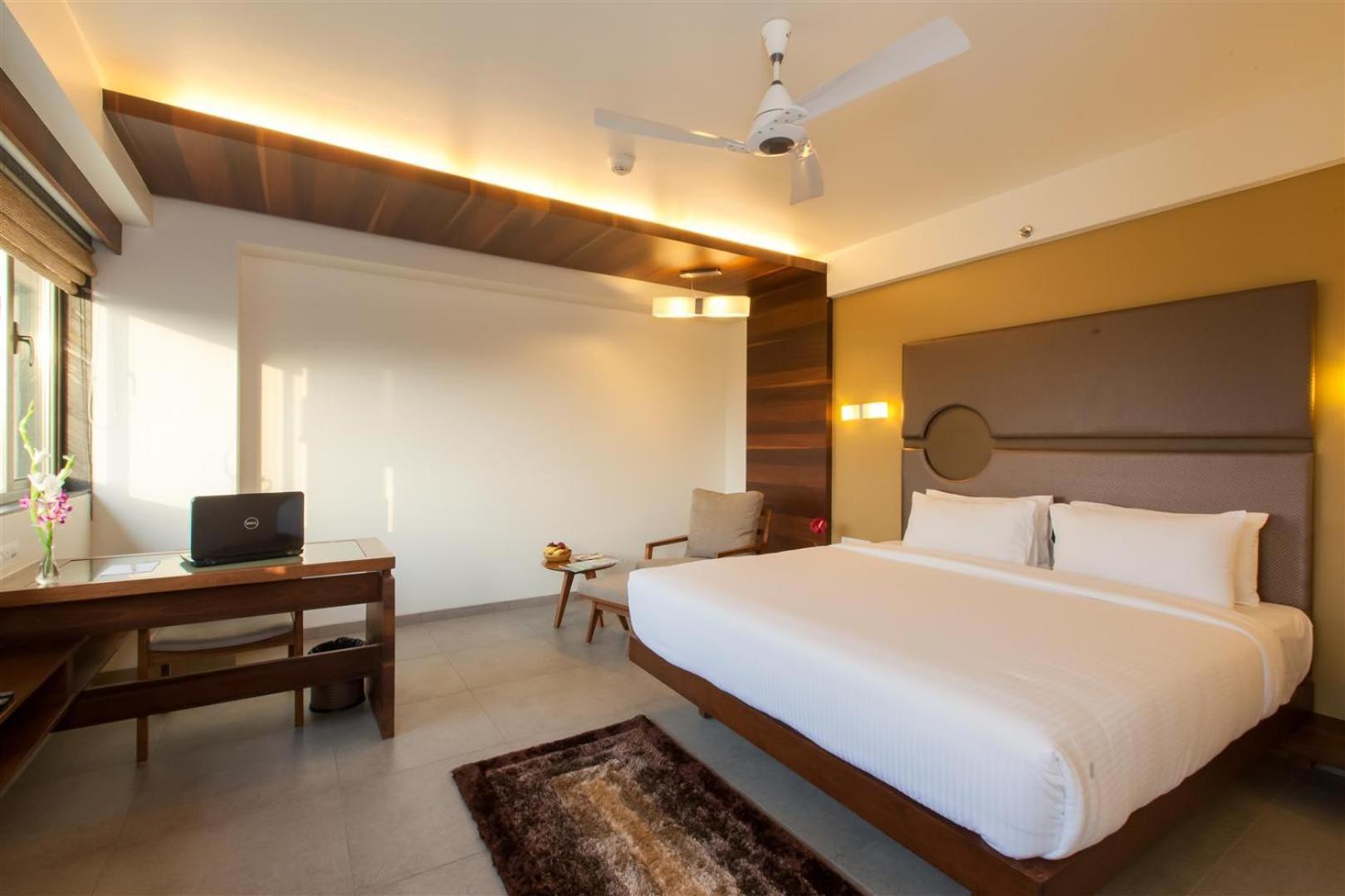 Hotel Cosmopolitan Ahmedabad Exterior photo